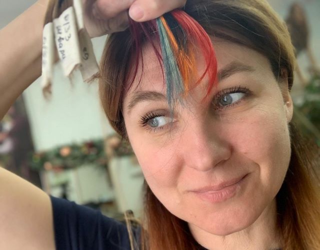 За решение самых сложных парикмахерских задач берётся мастер-колорист ...