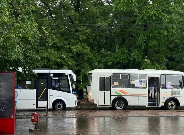 Автобусы биробиджан. Биробиджанские автобусы в 2000г. Загородный автобус. Дачные автобусы Биробиджан фото. ₽Ремч 11 автобуса в Биробиджане.