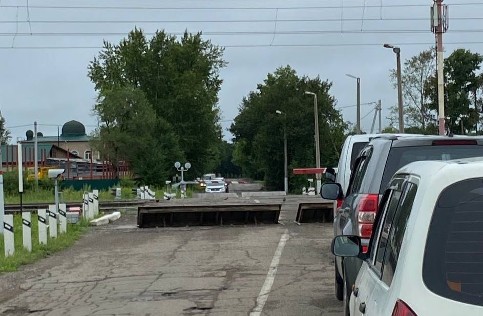 путепровод в сергиевом посаде. переезд в д. байроновка. чунский западный. железнодорожный переезд россия.