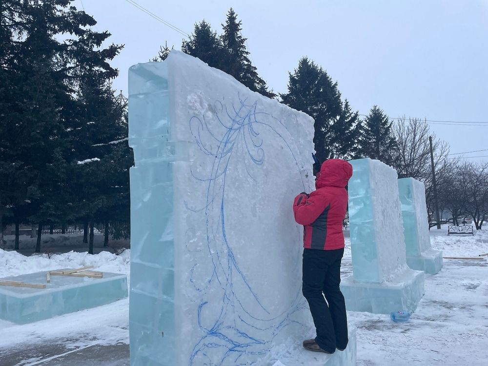 Выставка ледяных скульптур в красноярске. Ледяные скульптуры. Конкурс ледяных фигур. Ледяная скульптура Ижевск 2024. Названия ледяных скульптур в Ижевске 2024.