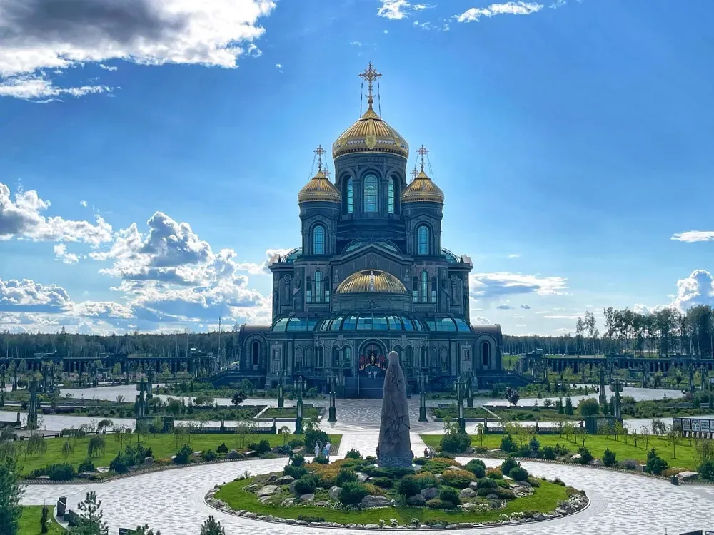 Владивосток храм на центральной площади