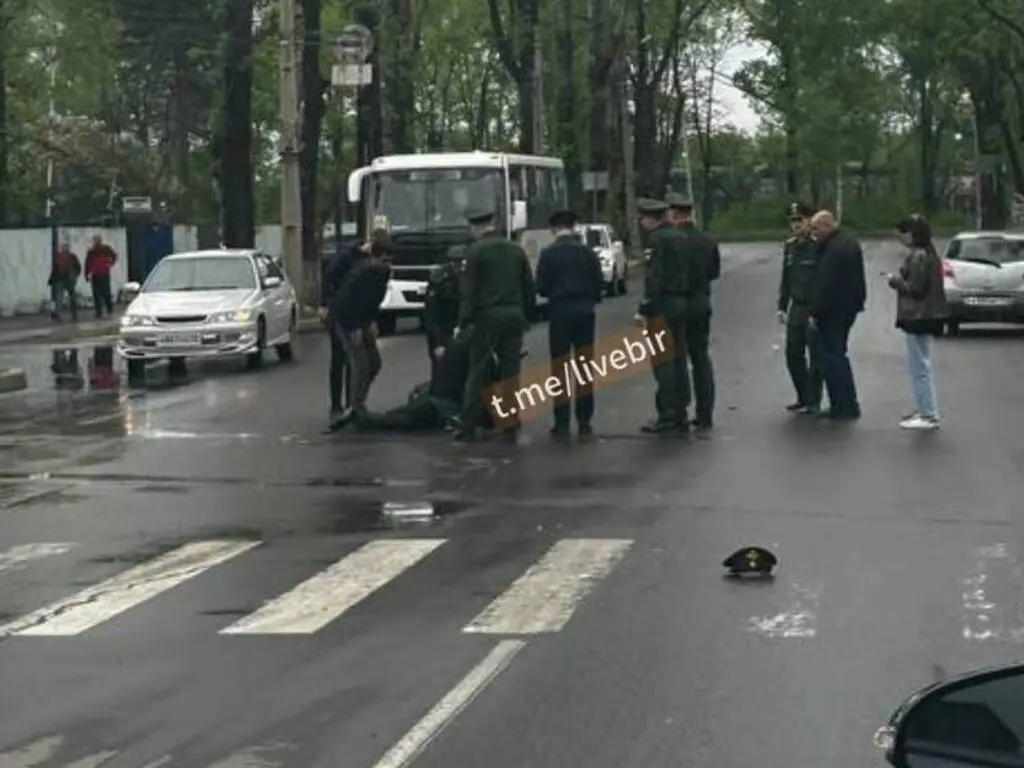 Сбили мужчину в военной форме возле военкомата в Биробиджане - LIVE  Биробиджан - Новости ЕАО