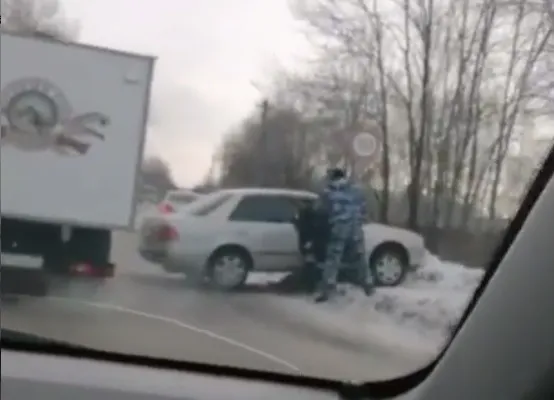 Две иномарки не поделили дорогу на «гиблом» перекрестке в Биробиджане