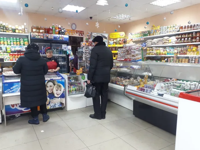 Ищут конфеты-убийцы: в Биробиджане начались рейды по магазинам, где могут продавать снюсы