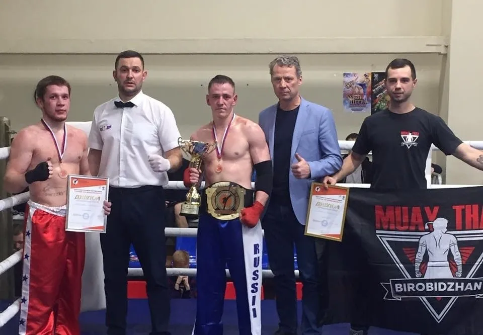 Победил чемпиона мира по кикбоксингу борец из ЕАО Антон Гусев