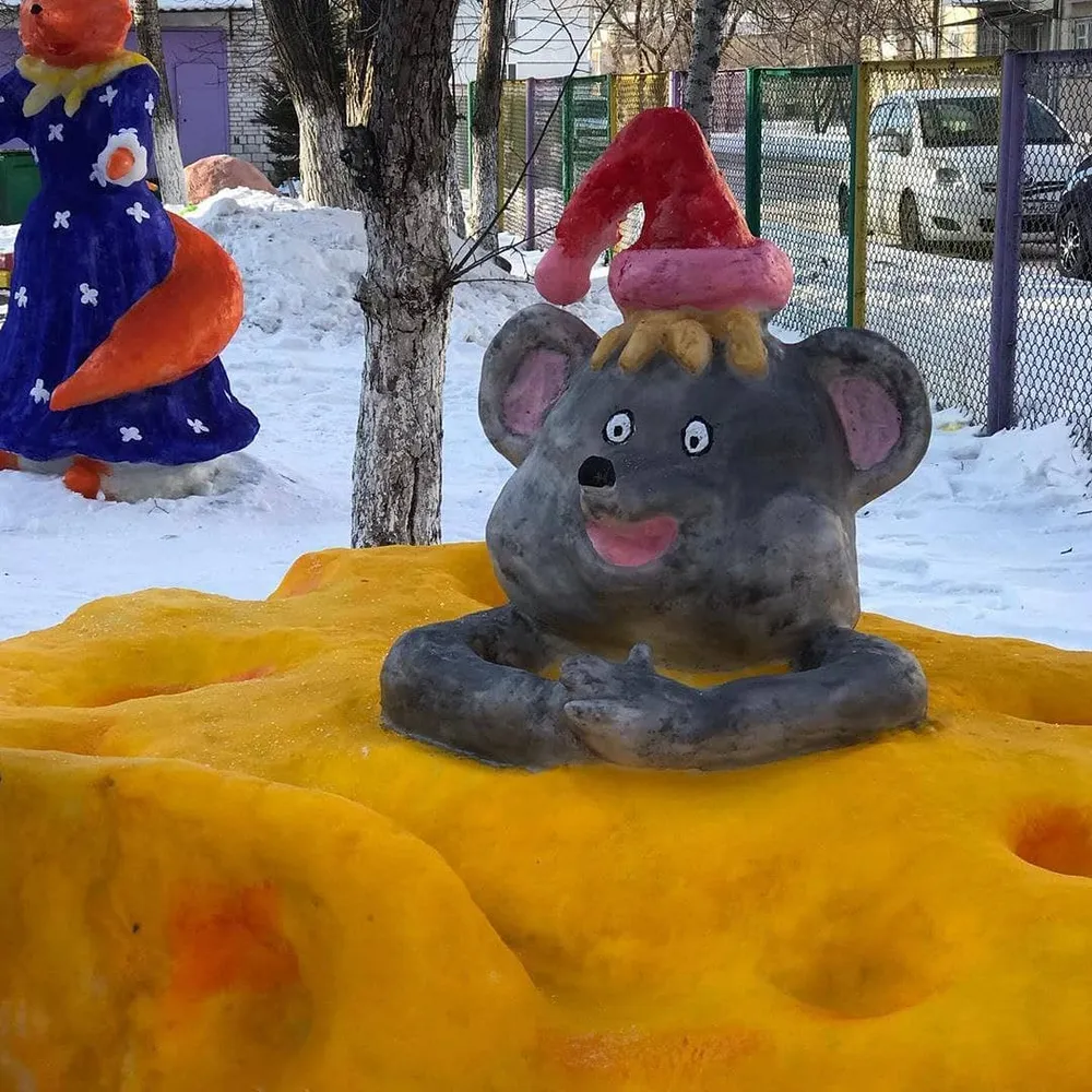 Ледовую сказку создали для воспитанников Дома ребенка работники учреждения в Биробиджане