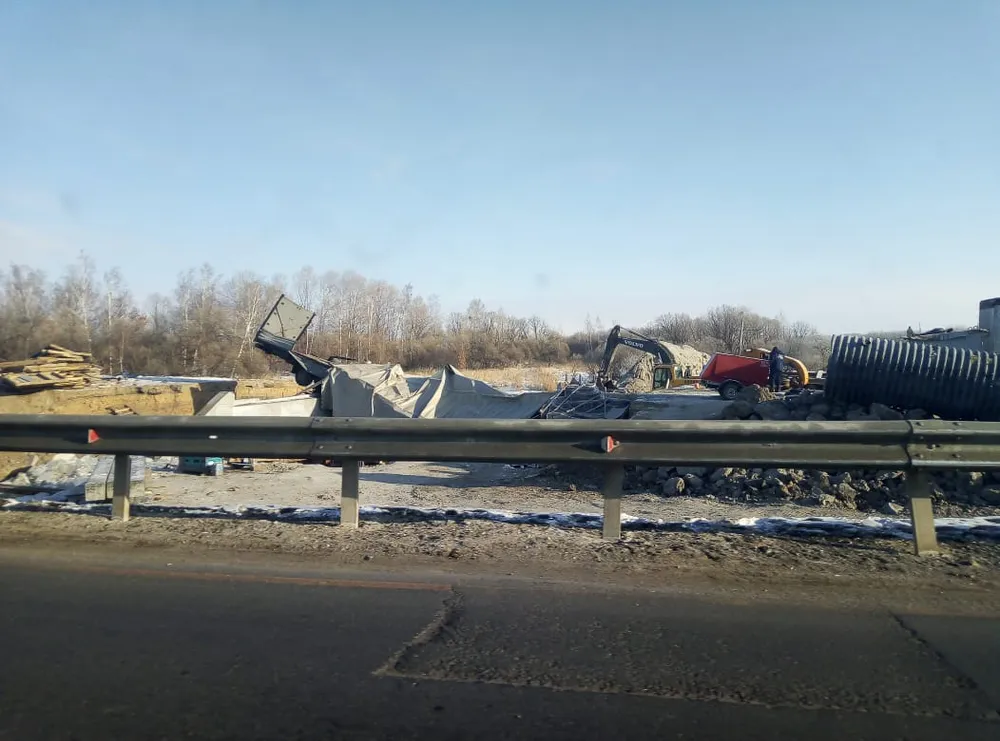 Водитель фуры погиб сегодня на трассе «Амур», улетев в недостроенный мост у Волочаевки-1 ЕАО