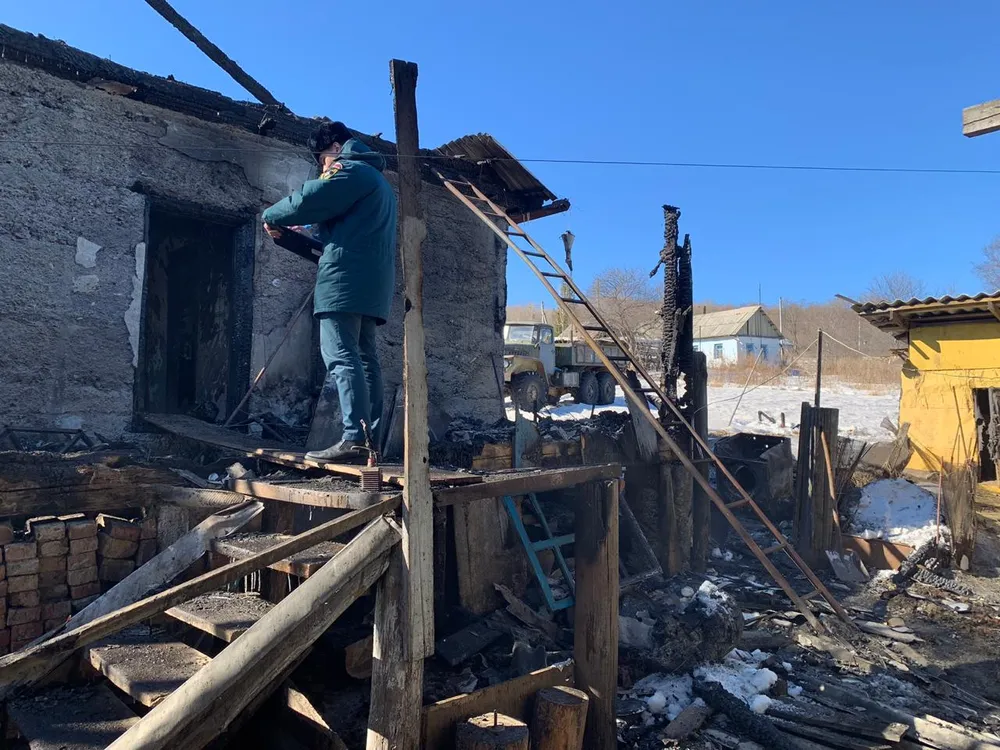 Едва не сгорел в собственном доме житель ЕАО