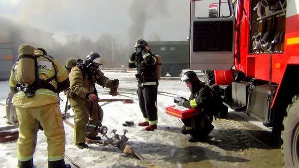 Человека из «горящего» ангара спасли огнеборцы в ЕАО