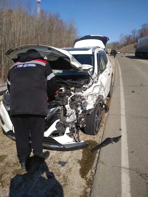 Пересёк сплошную и лоб в лоб столкнулся с попутным авто лихач на трассе в ЕАО