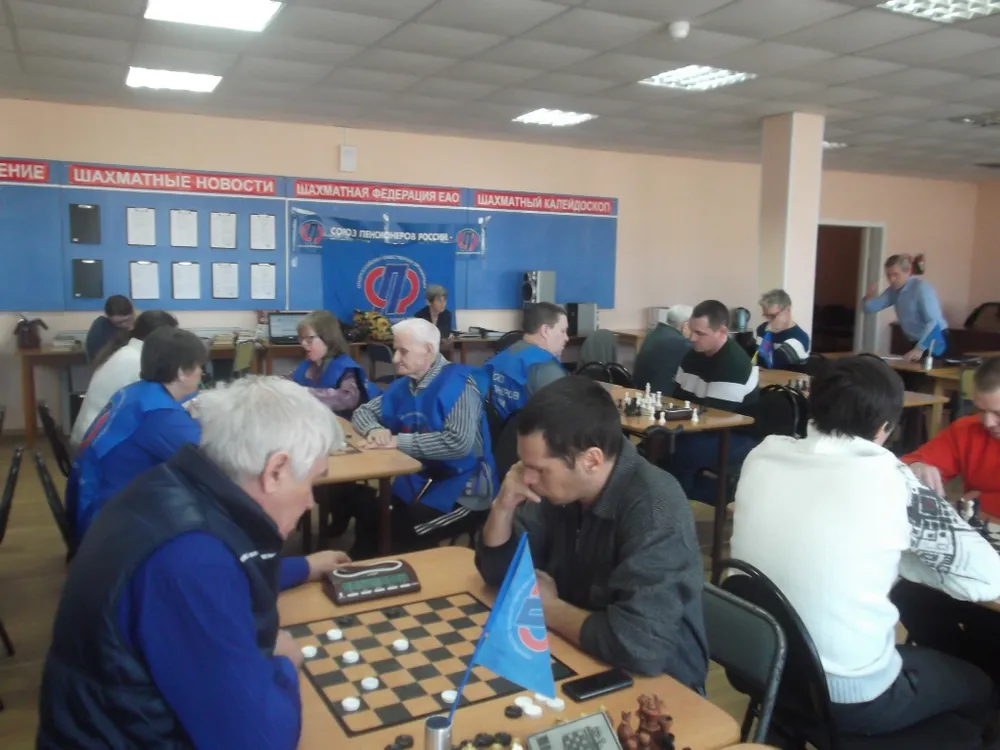 Игры для «молодости души»: шахматно-шашечный турнир для старшего поколения прошёл в ЕАО