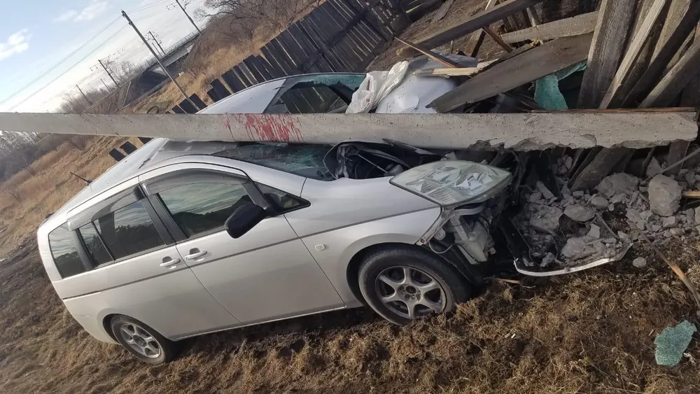 И снова столб: не справился с управлением и въехал в опору ЛЭП водитель в ЕАО