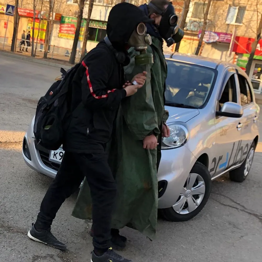 Посетители Самбери в химзащите развеселили биробиджанцев