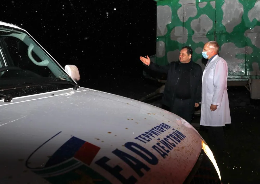 Новую машину врачам Октябрьского района ЕАО лично передал Ростислав Гольдштейн