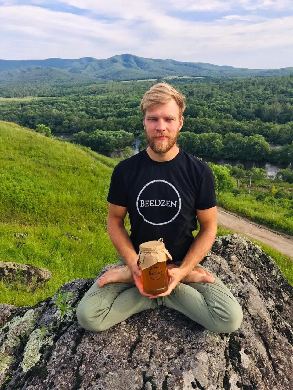 Все началось с пчелы: медовая жизнь пасечника Николая из ЕАО