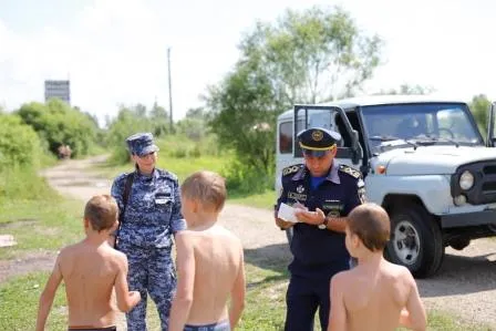 Возможную гибель детей на воде предотвратили в ходе рейда инспекторы в Биробиджане