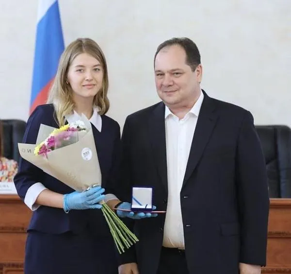 «Золотые» и «серебряные» медали вручили лучшим выпускникам в ЕАО