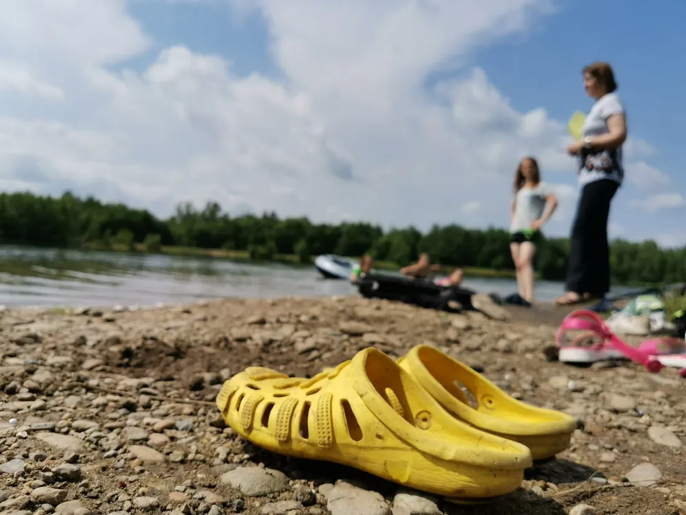 Жители Биробиджана продолжают купаться в опасных водоемах