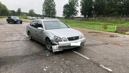 Не успел затормозить и помял авто недальновидный водитель в Биробиджане