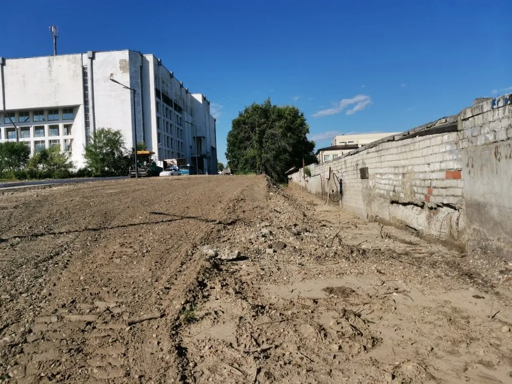 Рулонный зеленый газон скоро появится за областной филармонией в Биробиджане