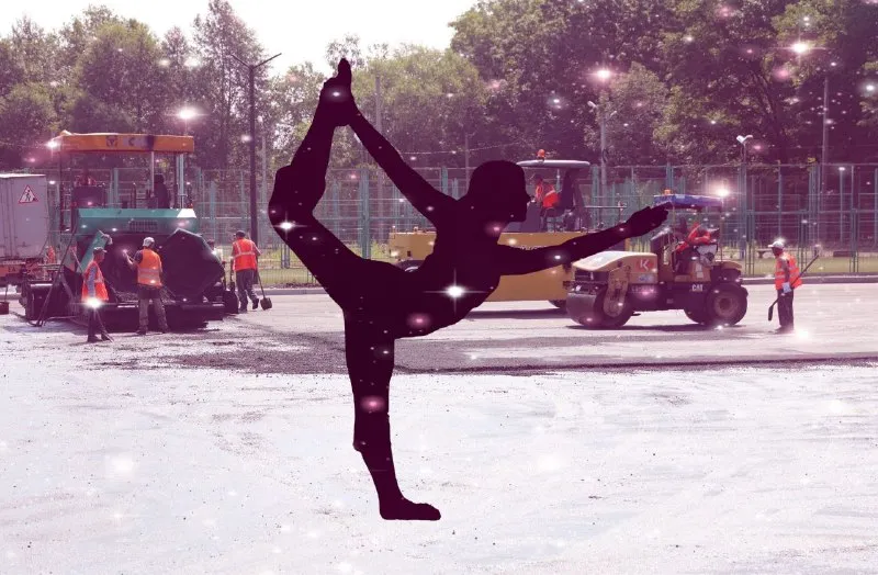 Бомбические танцы устроили биробиджанские тиктокеры на стройплощадке за областной филармонией