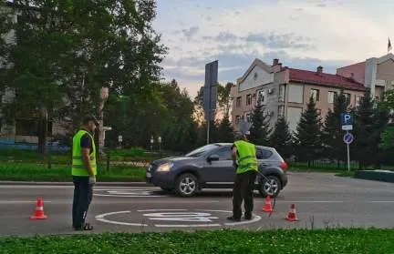 Обновляют в преддверии 1 сентября  дорожную разметку в Биробиджане