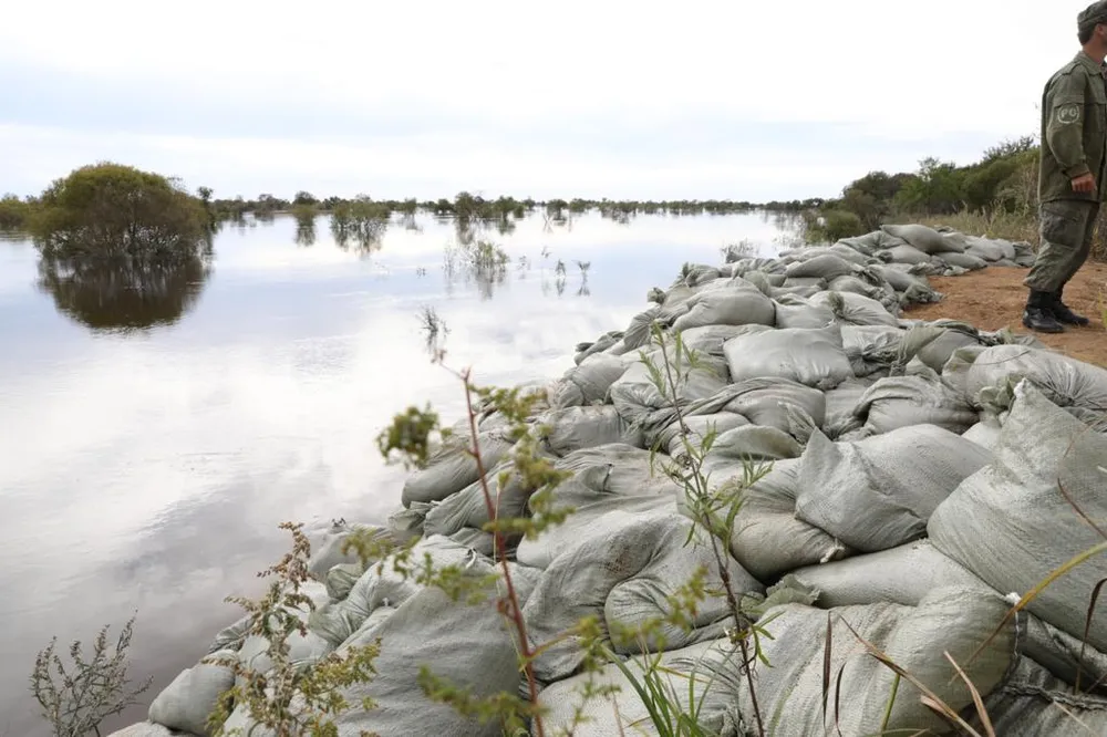 Вода до жилых домов добирается из-за прорыва дамбы в с. Ленинское ЕАО