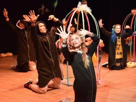 Весьма необычным обещает стать новый сезон театра-студии «Добрые люди» из ЕАО