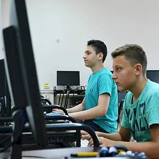 Создан для школьников «Центр цифрового образования MIT» в базовом ВУЗе Биробиджана