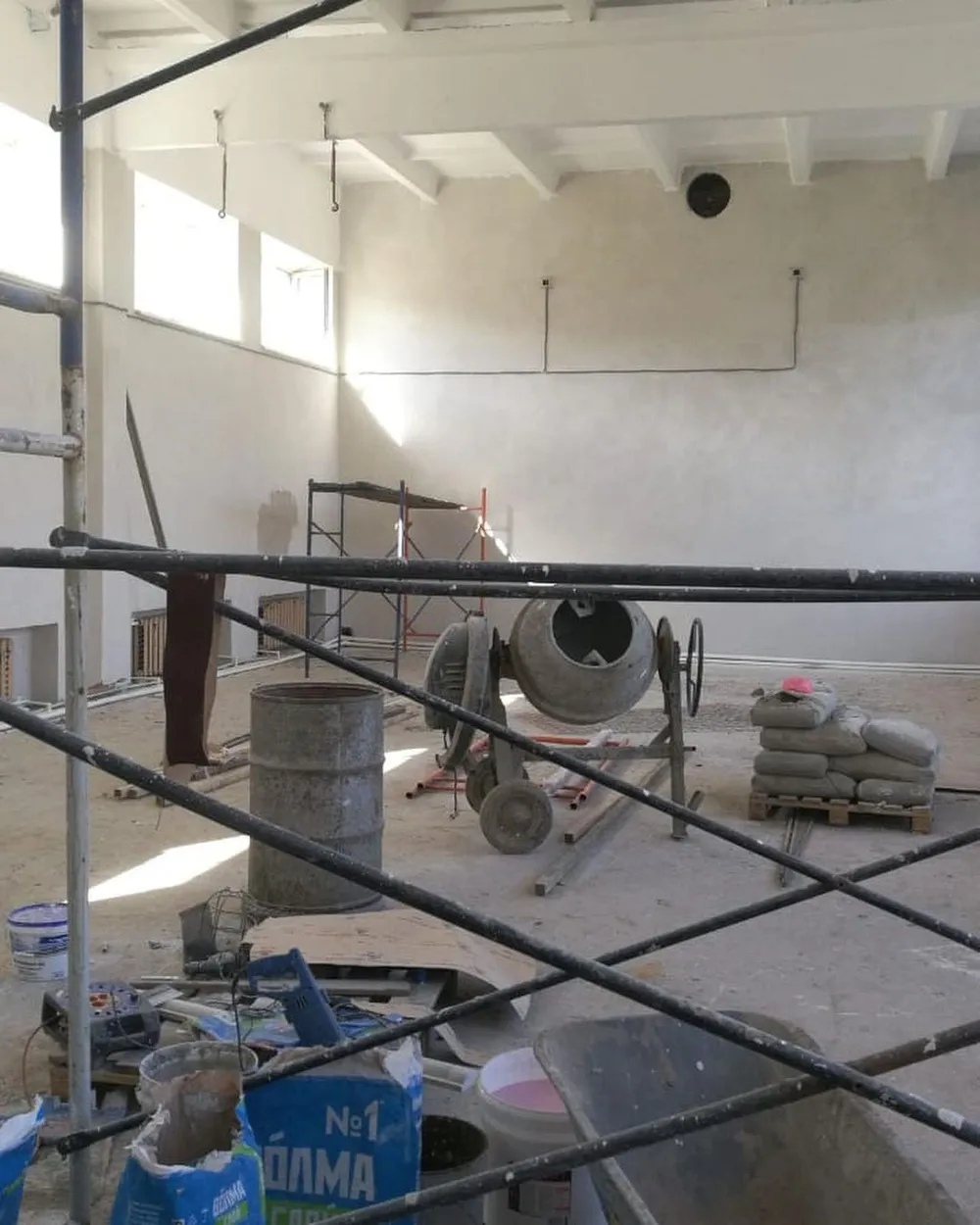 Продолжаются ремонтные работы в спортзале школы с. Венцелево ЕАО