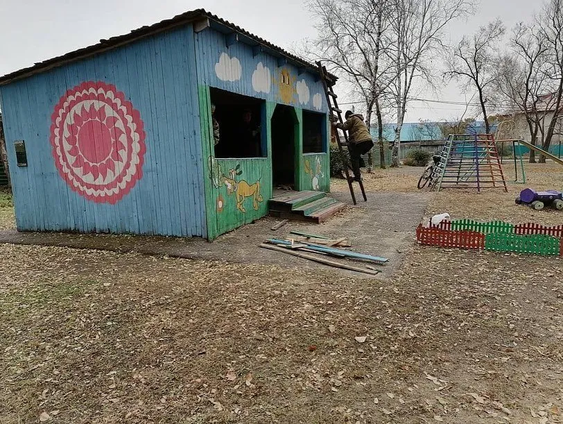 Новые качели, лавочки и карусели появятся в детском саду №2 с. Ленинское  ЕАО