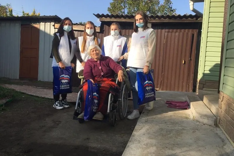 Продуктовые наборы вручили жителям Биробиджанского социального дома