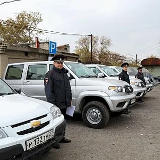 Ключи от новых автомобилей получили сотрудники Линейного отдела полиции Биробиджана