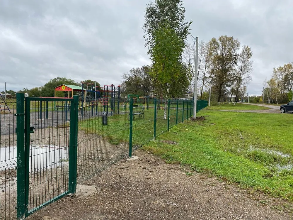 Ворота для игры в мини-футбол установили на территории стадиона села Бирофельд ЕАО