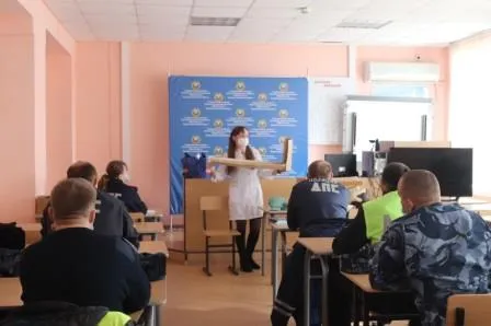 Умеют сами и учат других спасать жизни сотрудники МЧС