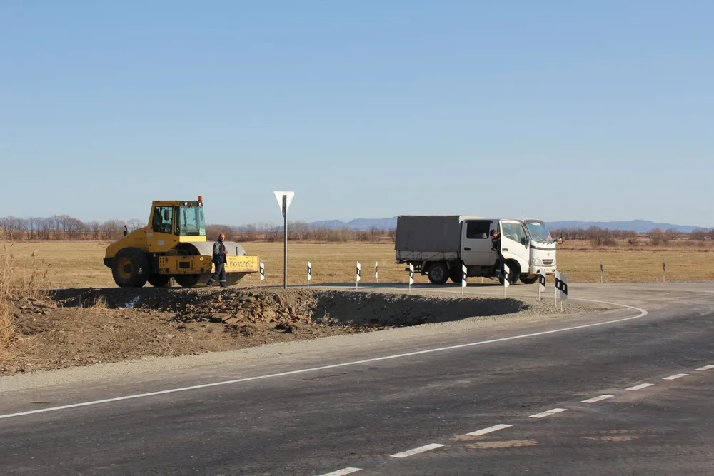 Отремонтировали земляное  полотно и уложили асфальт на одной из дорог в ЕАО