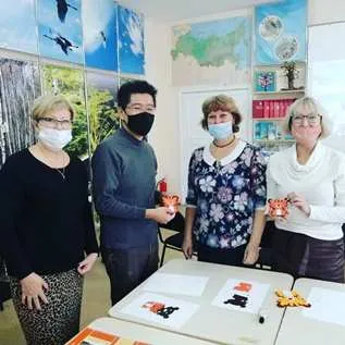 Гость из Японии поболтал о журавлях и собрал игрушку - тигренка в заповеднике «Бастак» ЕАО