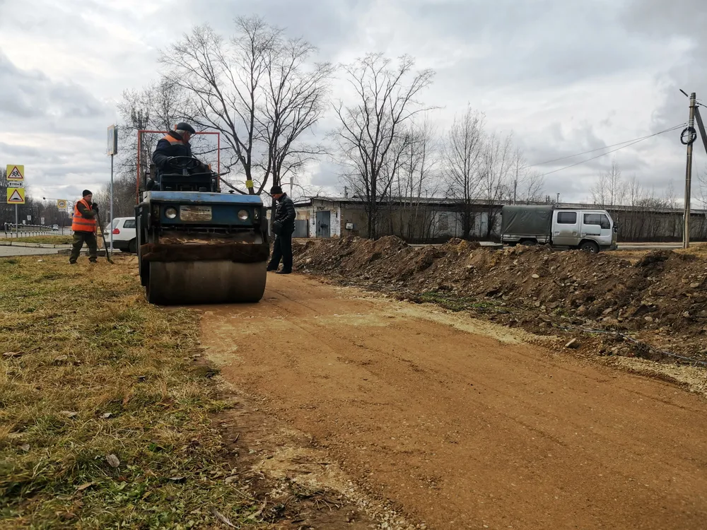 Обустраивать тротуары продолжают в Биробиджане