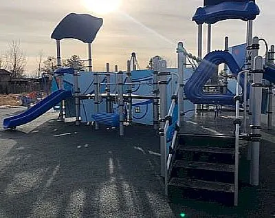 Долгожданную детскую площадку установили в одном из микрорайонов Биробиджана