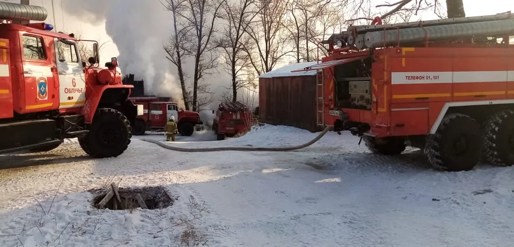 Страшный утренний пожар в п. Теплоозёрск Облученского района ликвидирован силами МЧС