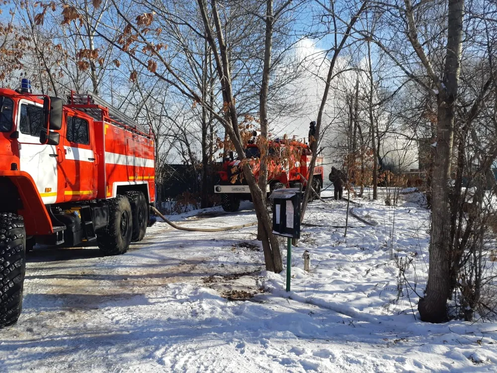 Двухэтажный дом уничтожен до углей в ЕАО