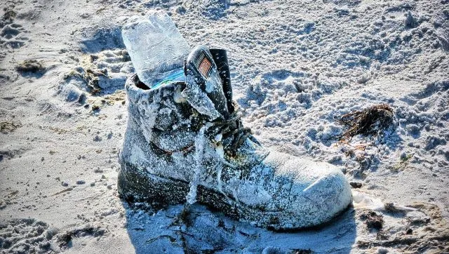 В аномальной зоне ушёл под лёд микроавтобус в Хабаровском крае