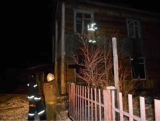 Потерявшую сознание в пожаре женщину, спасли пожарные в Биробиджане