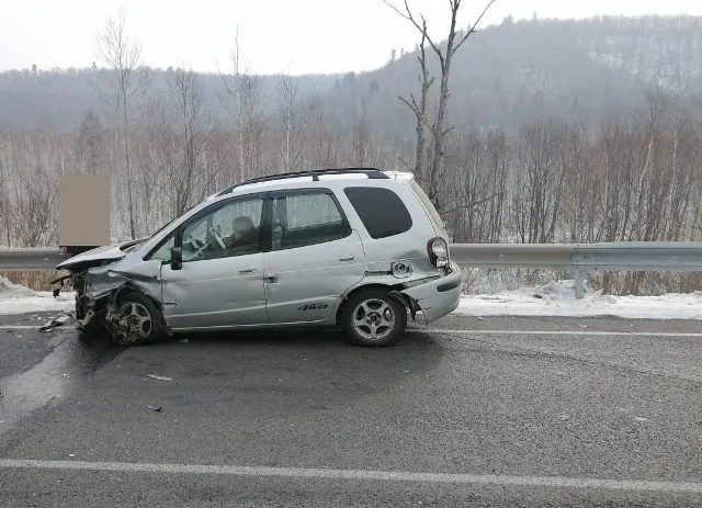 Размозжил свою иномарку гонщик из ЕАО