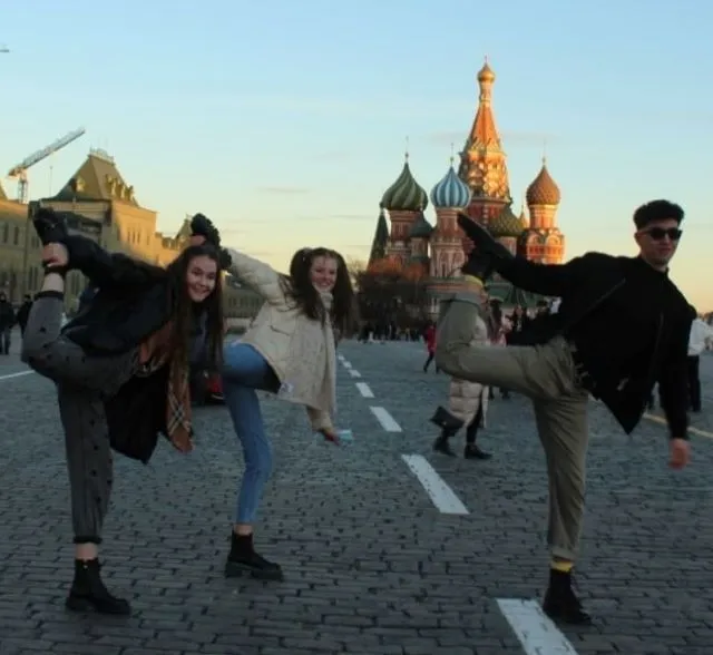 Каникулы в Москве проводят школьники из Облученского района, "заплатив" за это активностью