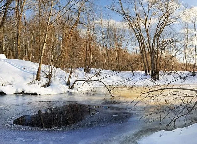 Спасла ребёнка из-подо льда супружеская пара в Биробиджане