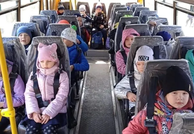 На новых автобусах теперь ездят в школу ученики нескольких поселений ЕАО