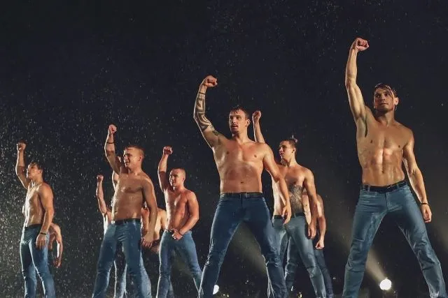 Немного искушения: выиграть билеты на горячее мужское шоу могут биробиджанцы