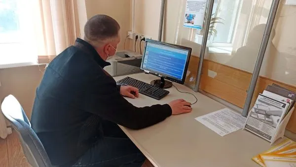 Пользоваться госуслугами учат специалисты жителей ЕАО