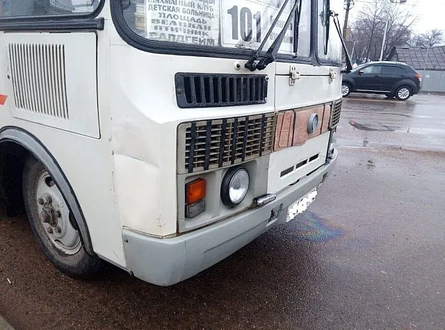 Лишилась ног, а позже скончалась от травм, попав под автобус, жительница Хабаровска